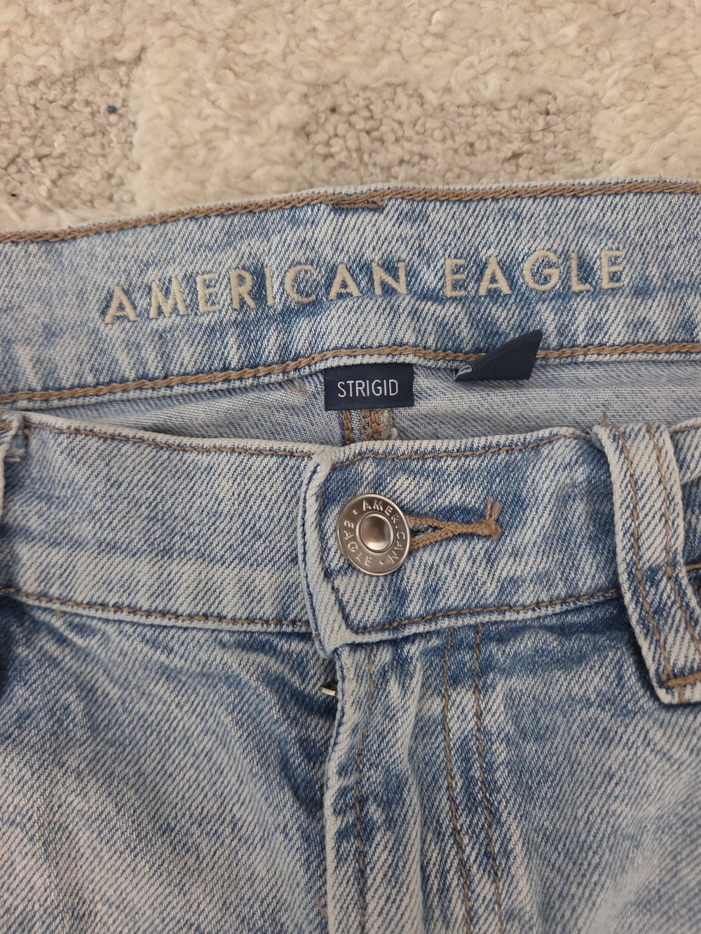 American Eagle Outfitters Light Blue Ripped Straight Leg Jeans. Size 2 Short - Picture 2 of 4